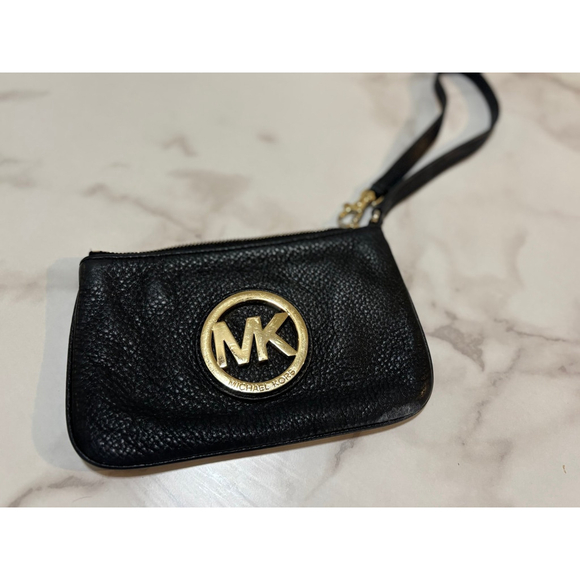 Michael Kors Handbags - Michael Kors wristlet